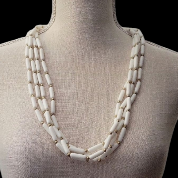 Elegant White and Gold Necklace - Picture 1 of 2